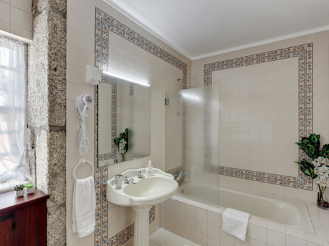 阿巴德斯之家主图