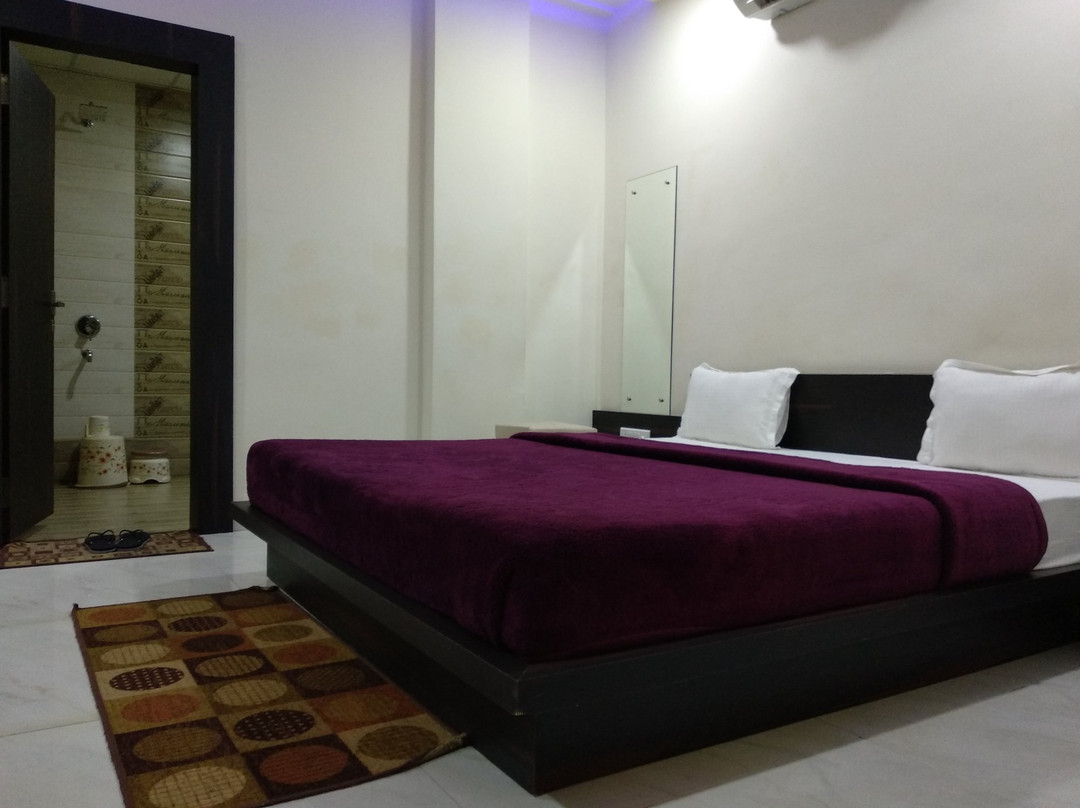 Hotel Devraj Place主图