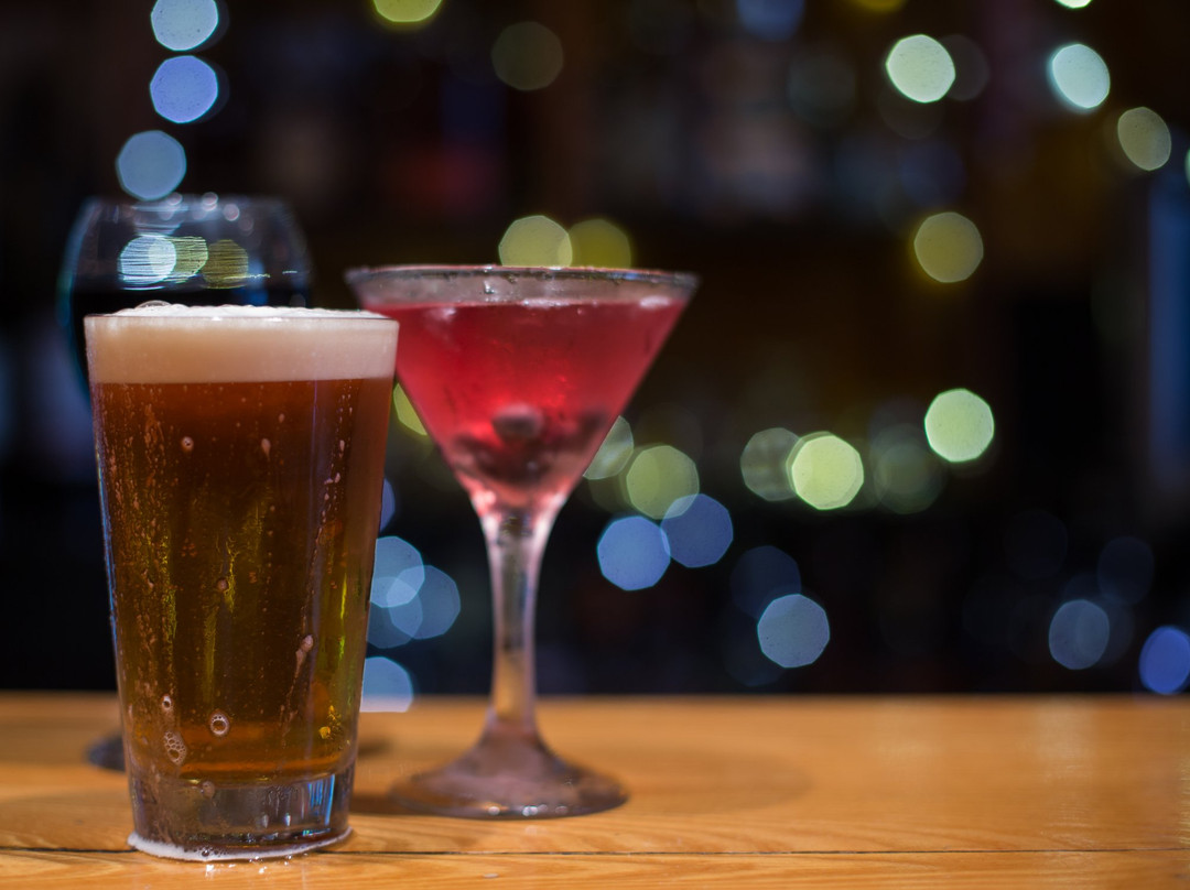 Newfields餐馆和美食-Riverworks Tavern