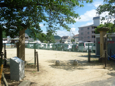 Ekimae Zaurus park