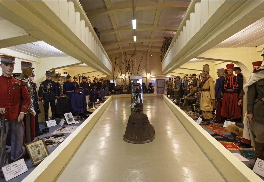 Musée du costume militaire 1900-1950景点图片