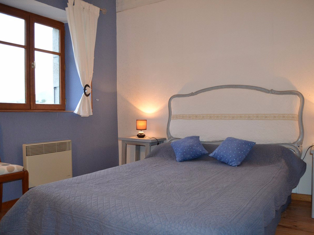 Chambres d'Hotes-Ferme Equestre Les Revers主图