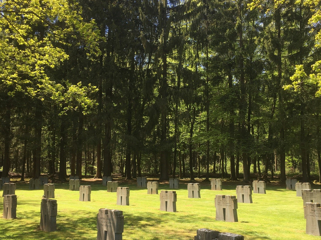 Soldatenfriedhof Hürtgen-Huertgenwald必去景点