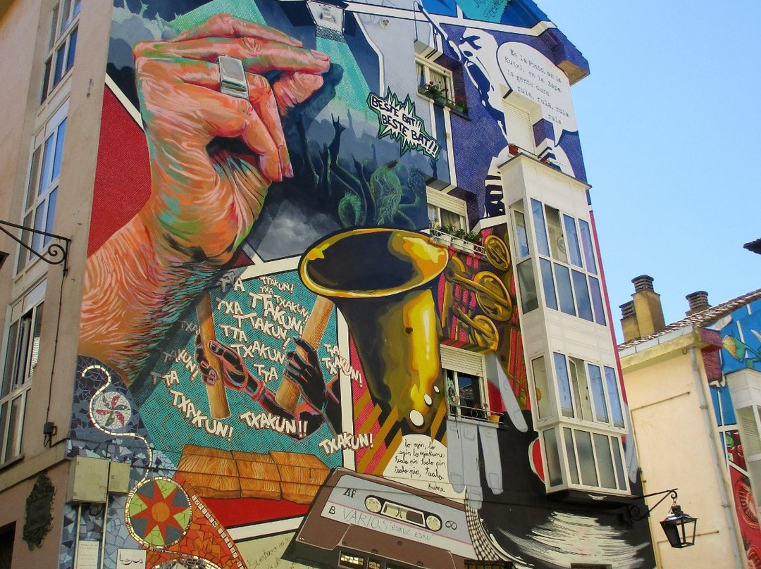 Mural Eskuz-Esku Cultura景点图片