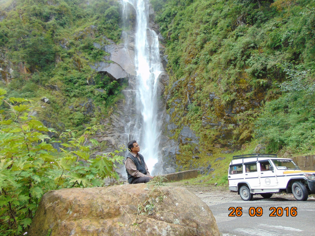 Lachen旅游景点-Bhewma Falls