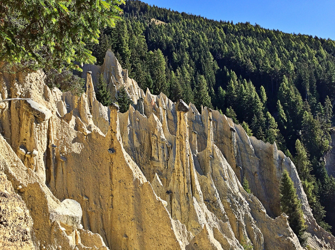 Perca旅游景点-Piramidi di terra