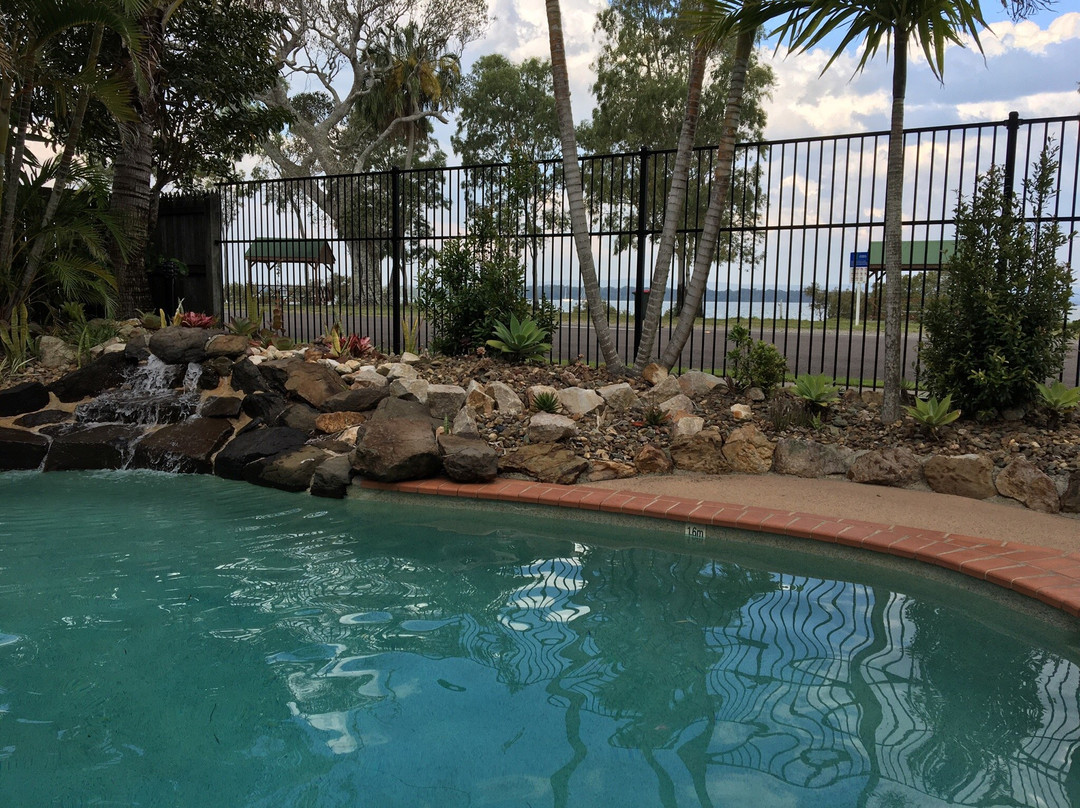 Dolphin Waters主图