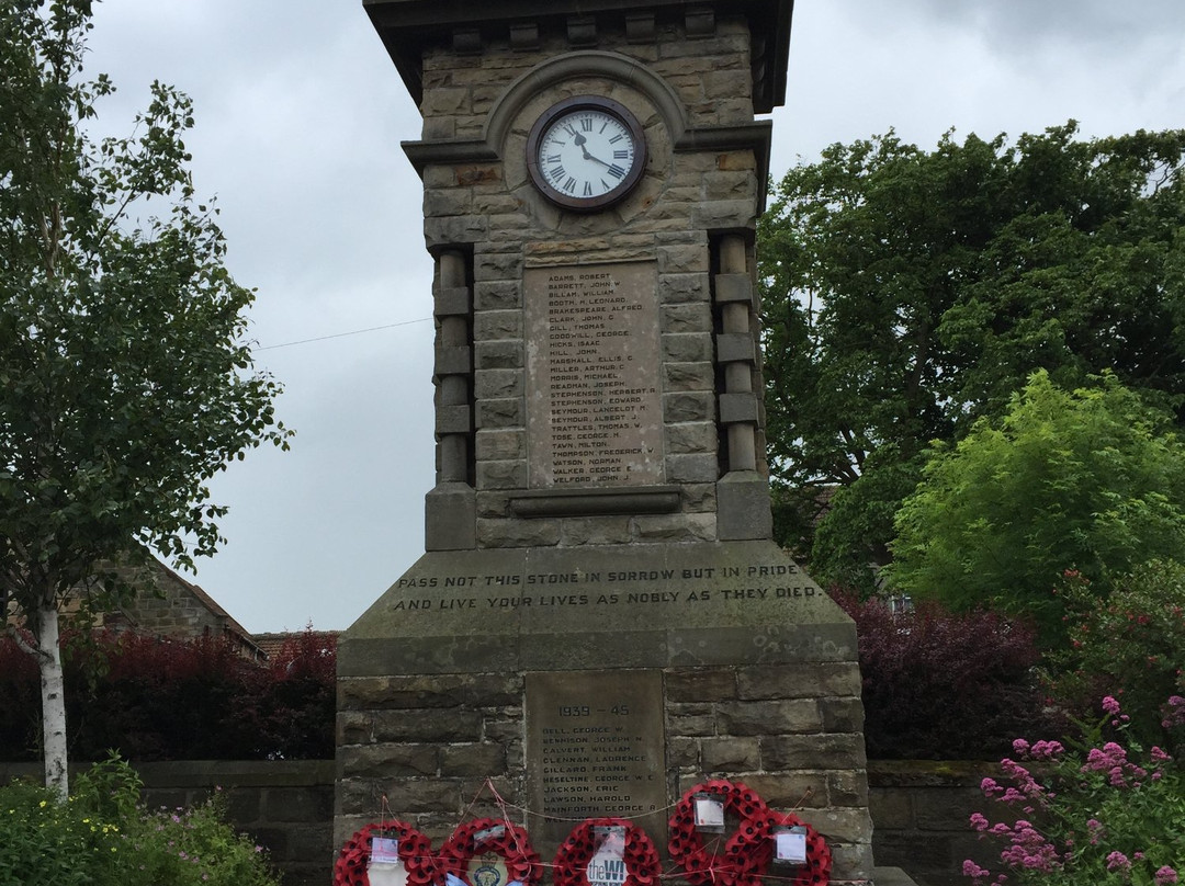 Hinderwell旅游景点-The War Memorial Clock Tower in Hinderwell