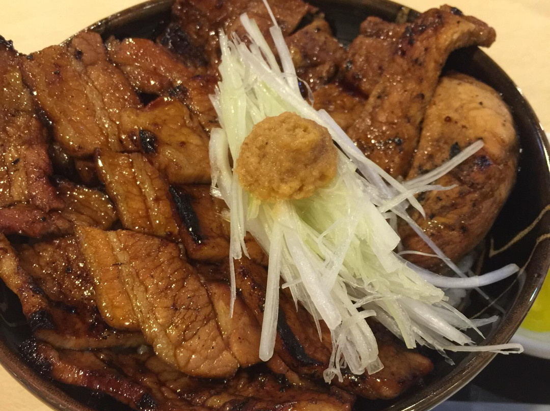 炭焼豚丼 小豚家