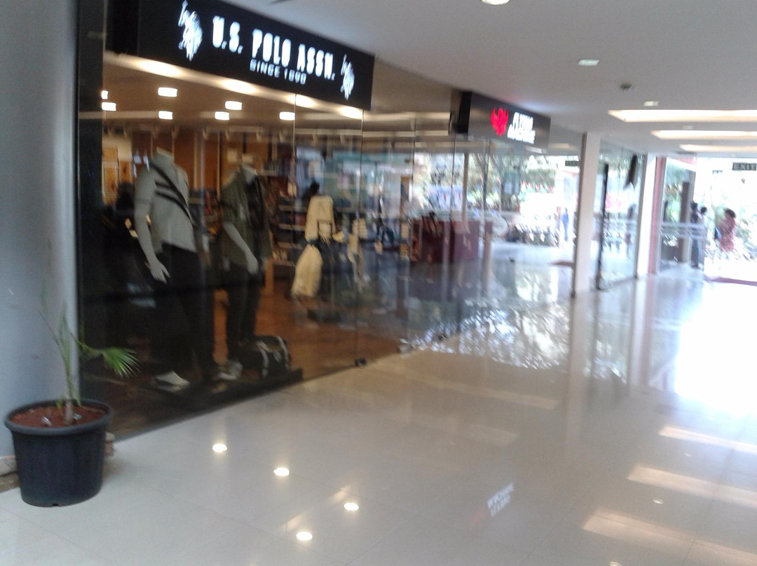 BM Habitat Mall景点图片