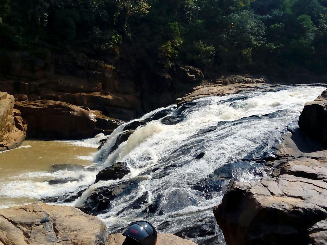 Putudi Waterfall景点图片