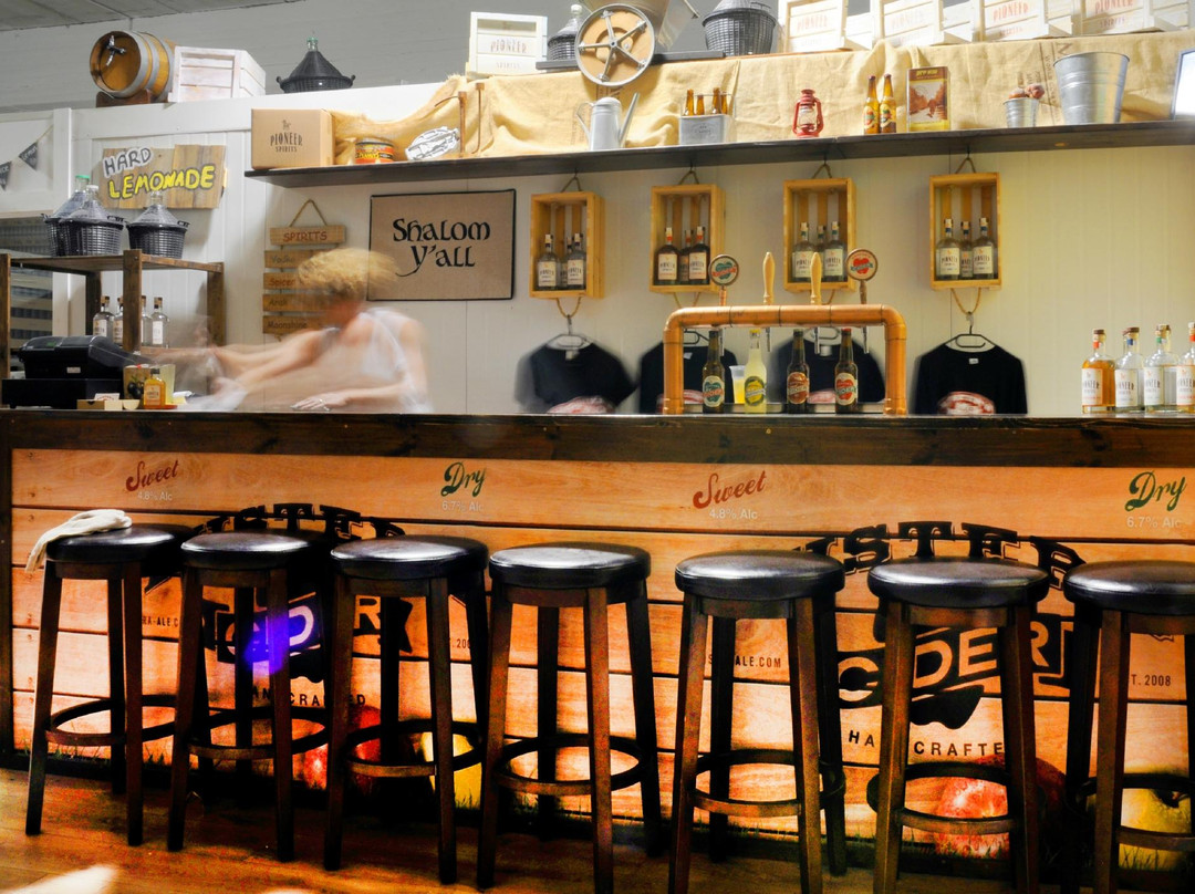 ‪Buster's Beverage