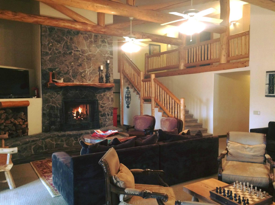 The Greer Peaks Lodge