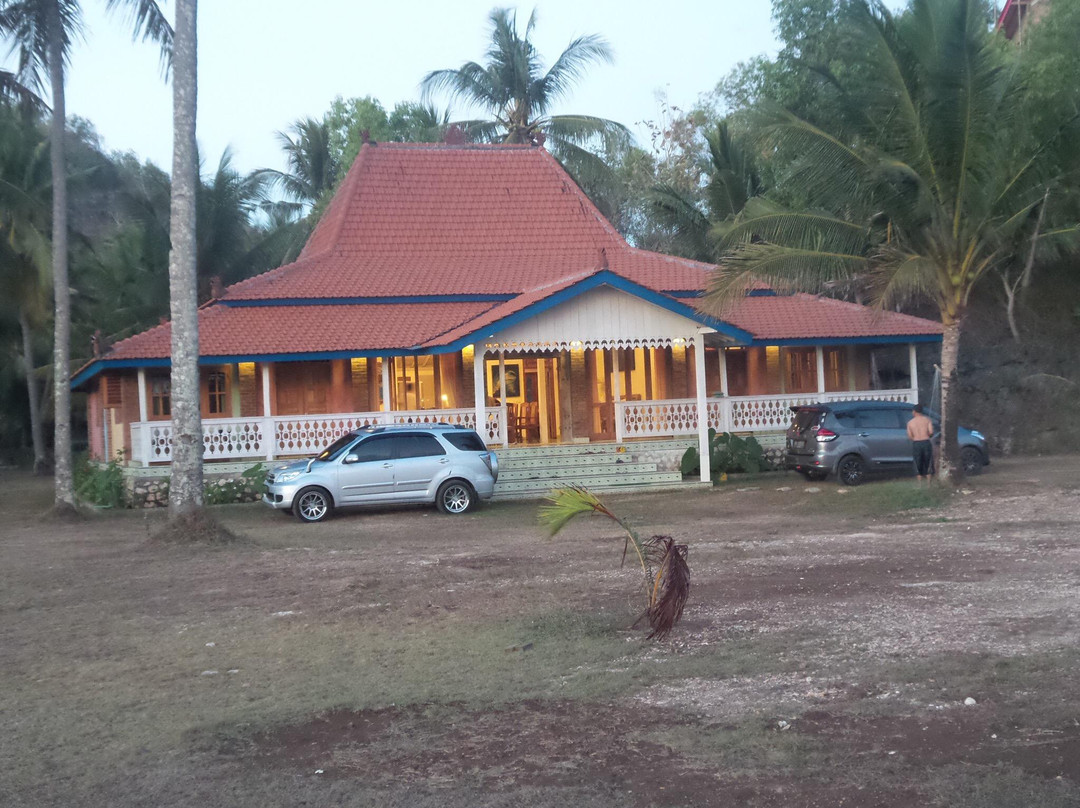 Watu Karung Beach景点图片