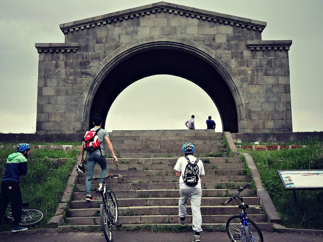 Charent's Arch-Garni必去景点
