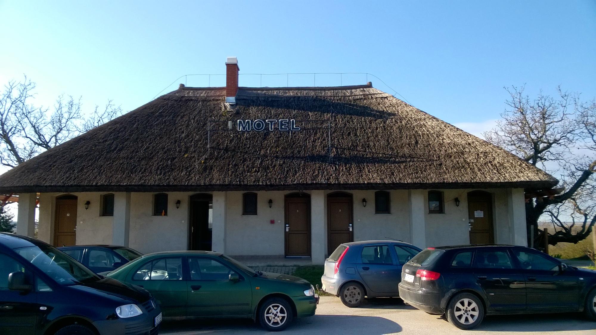 Tekergo Motel Es Etterem-客卧