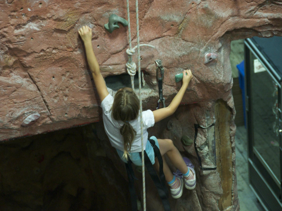 Of Rock & Chalk Indoor Rock Climbing Gym-Newmarket必去景点