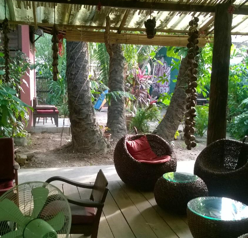 Cliffs Man Hotel Hostel & Art Cafe