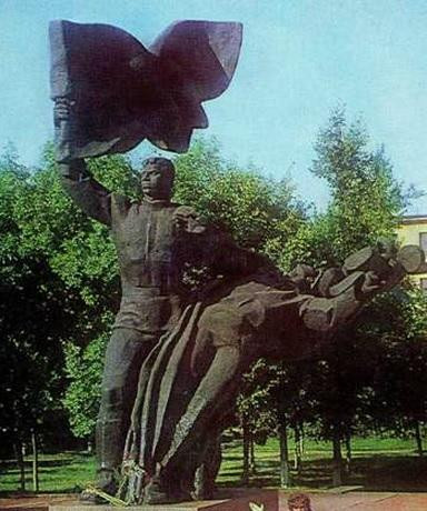 Monument to Communists Who Died During The Great Patriotic War-Oryol必去景点