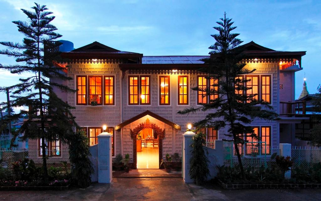 Golden Empress Hotel