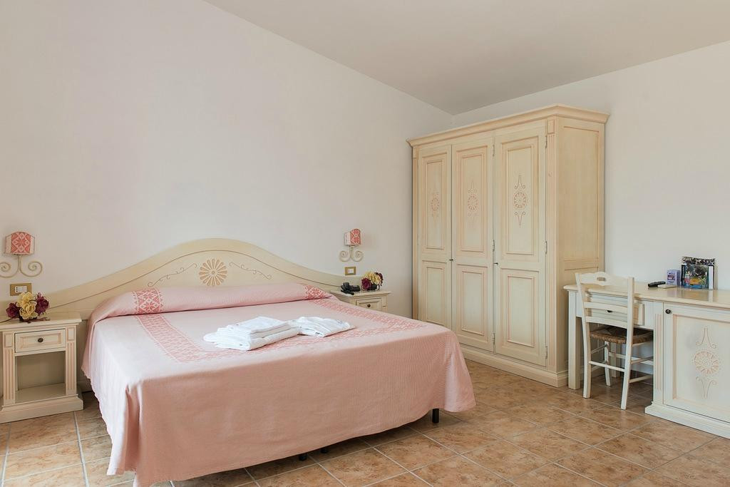 Santa Maria Coghinas酒店住宿-Montiruju Hotel