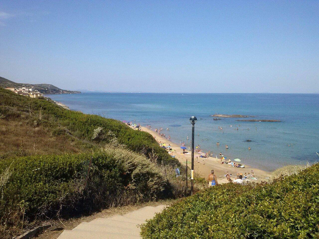 Spiaggia Lu Bagnu-Castelsardo必去景点