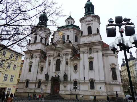 圣尼古拉教堂(Chram svateho Mikulase)-布拉格必去景点