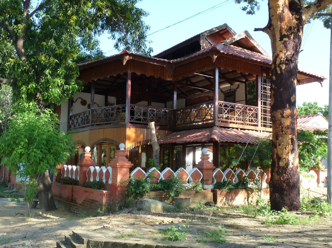 Lawkanat Hotel