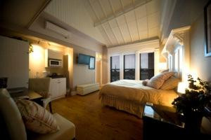 The Piano Inn 1884主图