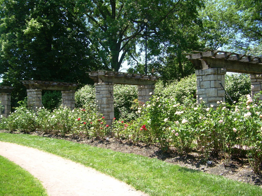 Laura Conyers Smith Rose Garden in Loose Park-堪萨斯城必去景点
