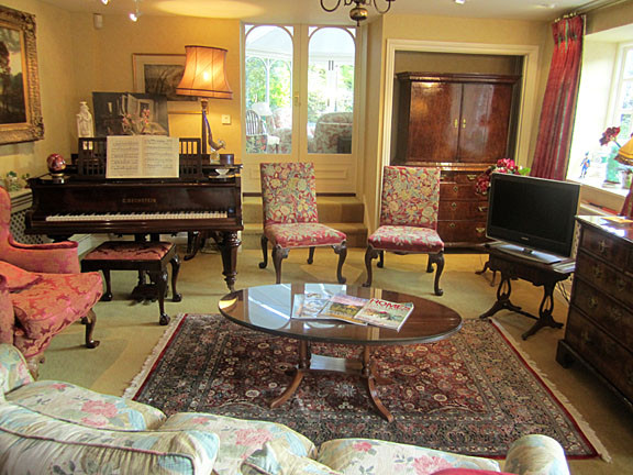 Colledges House主图