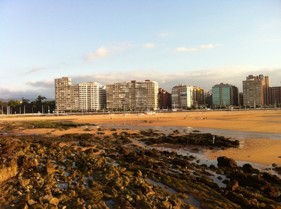 Playa de San Lorenzo-希洪必去景点