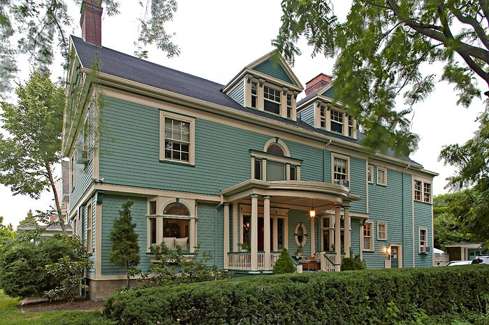 A B&B at The Edward Harris House Inn & Cottages