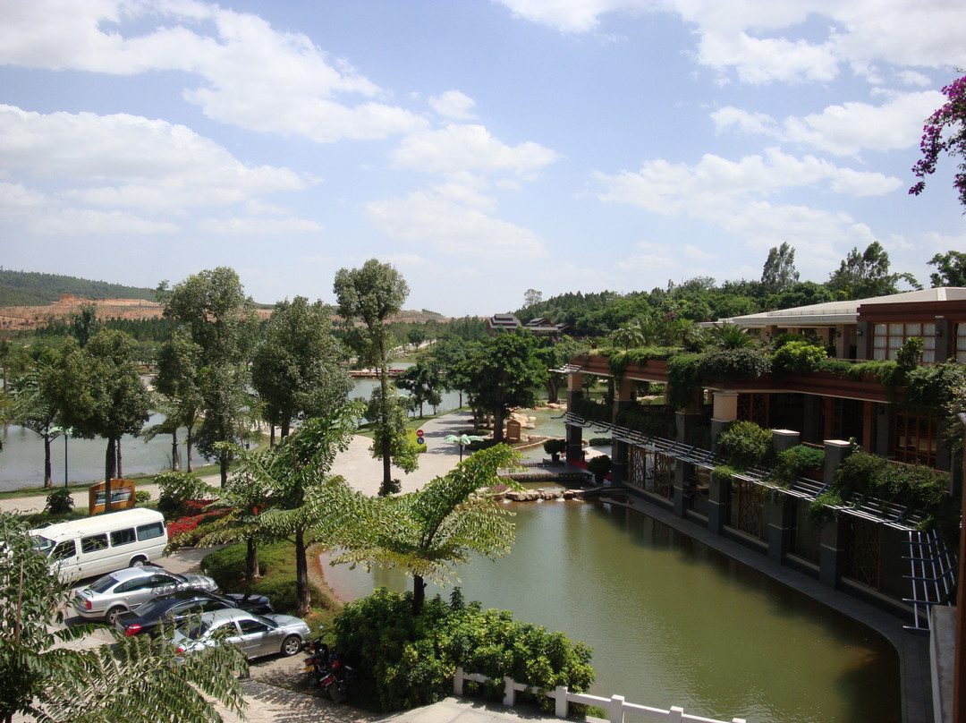 弥勒湖泉酒店主图