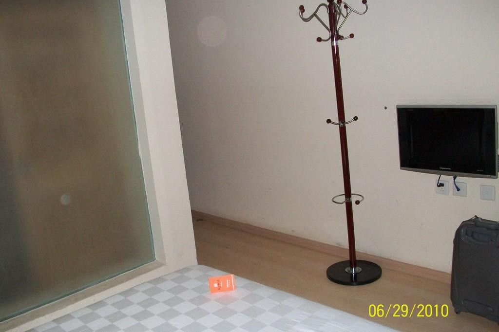 彝人古镇大酒店主图