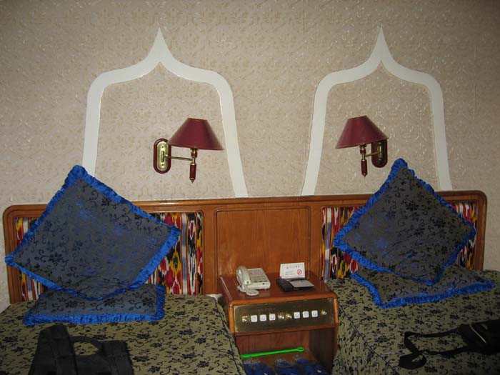 新旅金谷大酒店（CCMALL时代广场红山公园店）主图