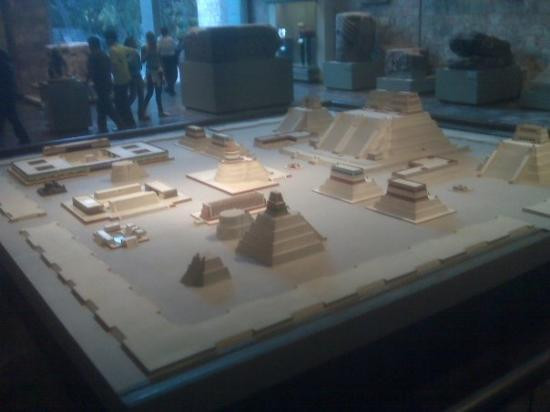 国家人类学博物馆 (Museo Nacional de Antropologia)-墨西哥城必去景点