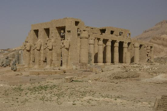 Ramesseum (Mortuary Temple of Ramses II)-卢克索必去景点