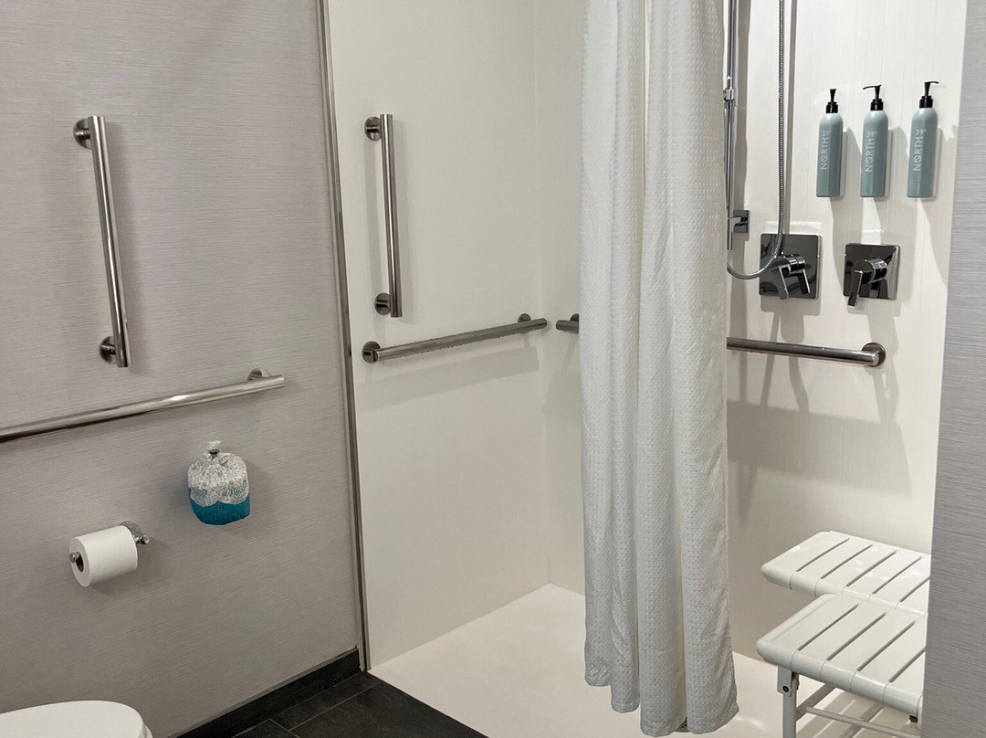 Courtyard Charlotte Waverly主图