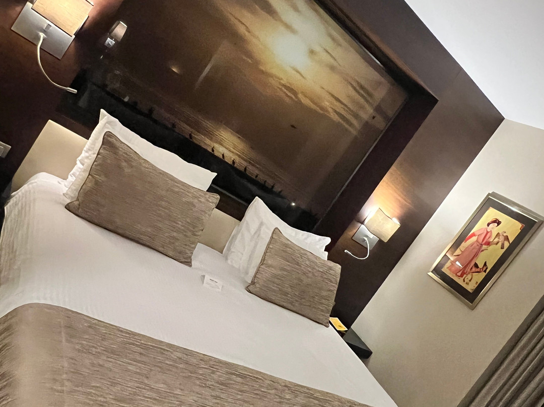 勒尼温泉酒店主图