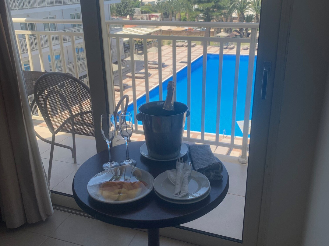 玛丽列纳酒店主图