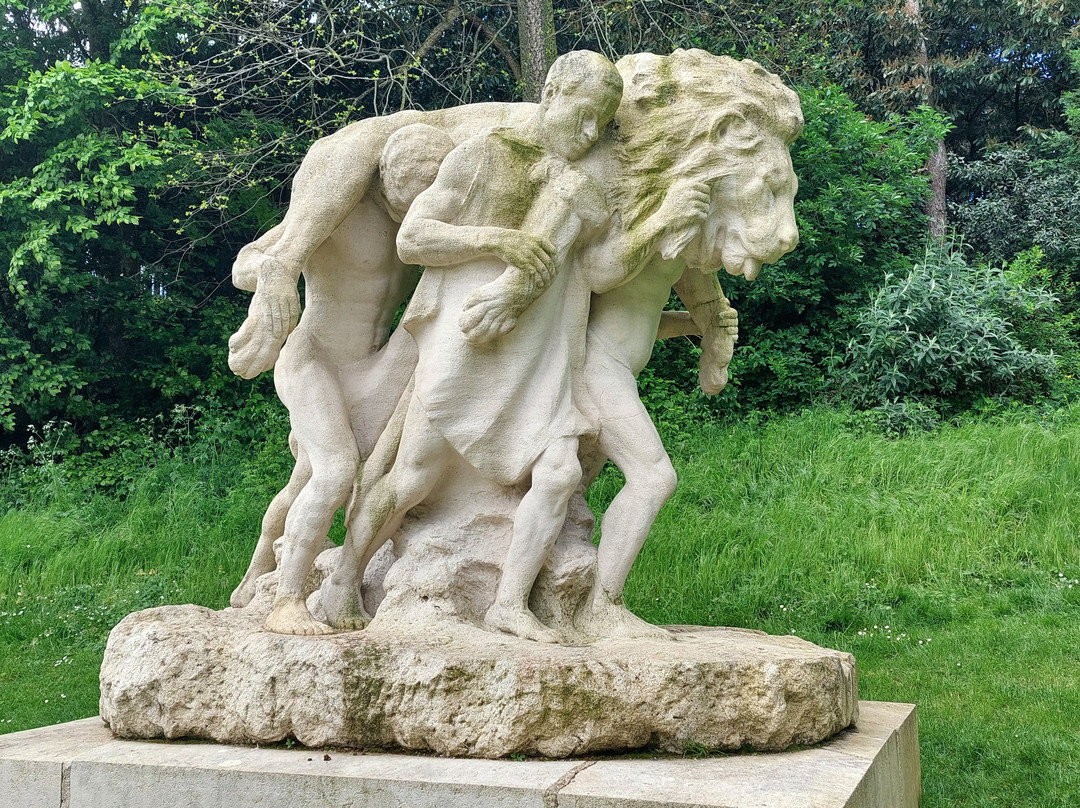 Statue La Mort du Lion景点图片