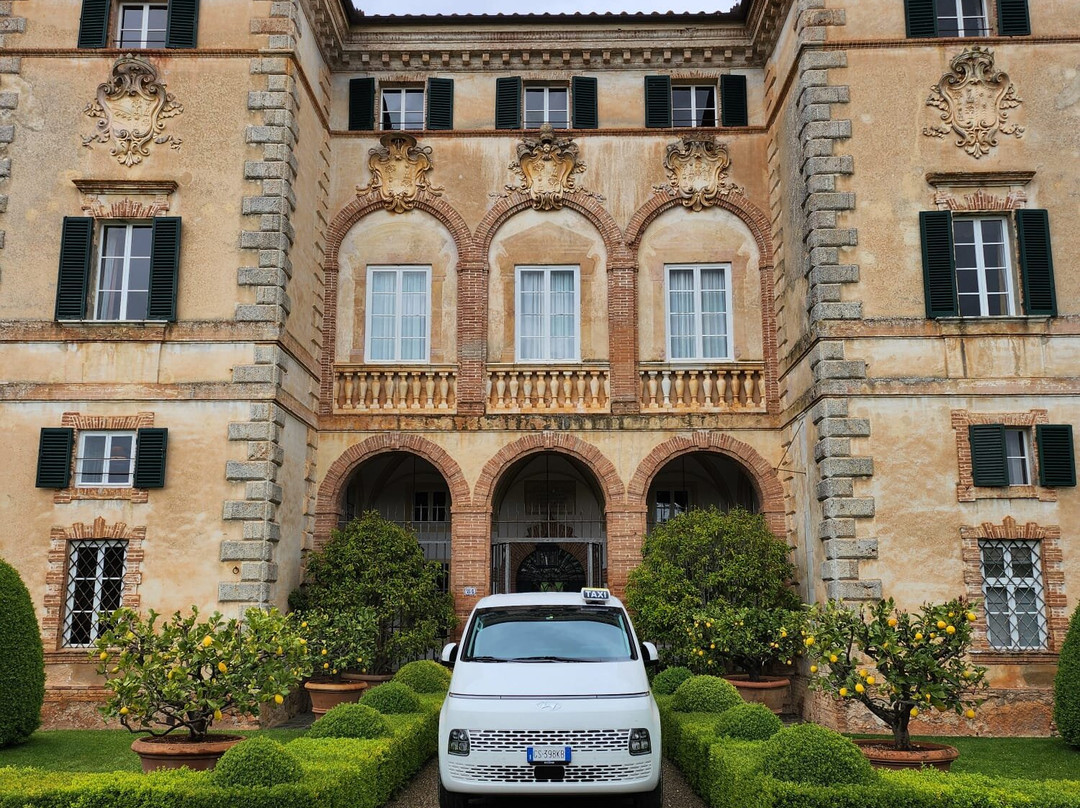 Taxi Driver In Tuscany-蒙泰瓦尔基必去景点