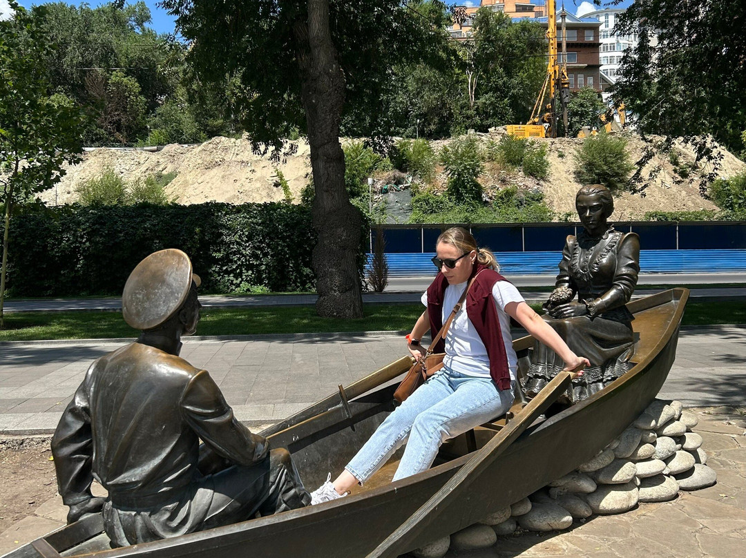 The Sculpture Gregory and Aksinya Boat景点图片