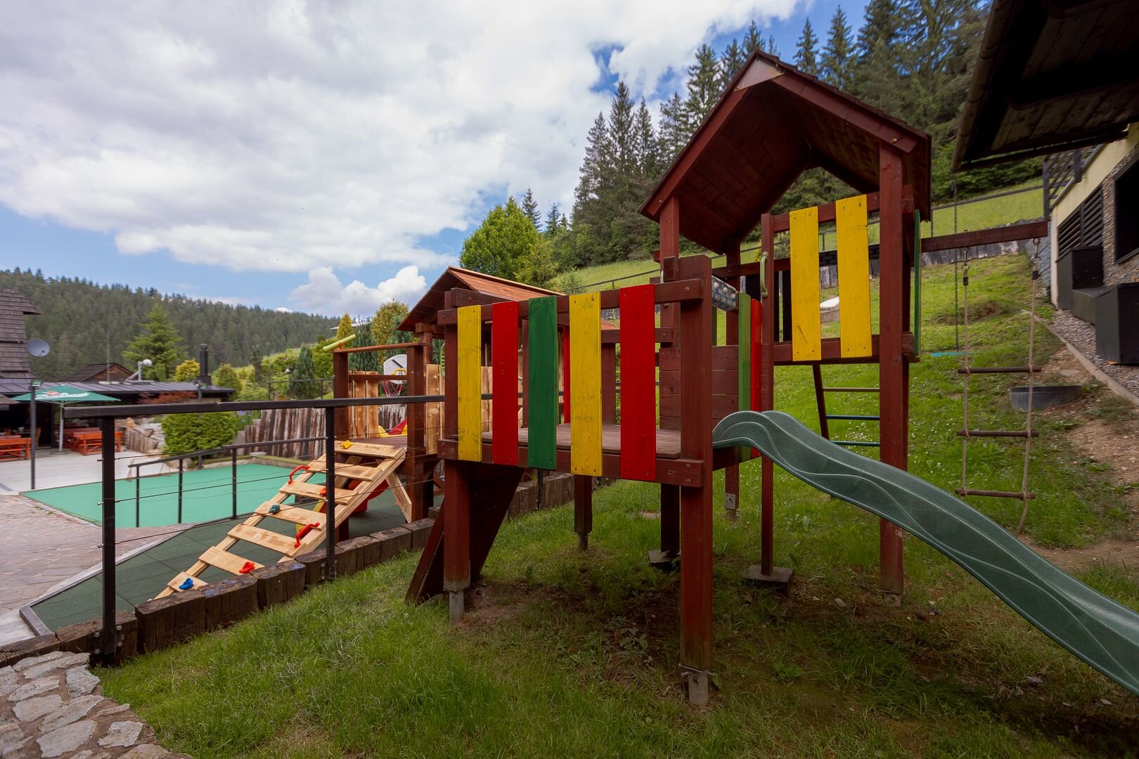 Wellness Rezort Jánošíkov Dvor-家庭/游戏区