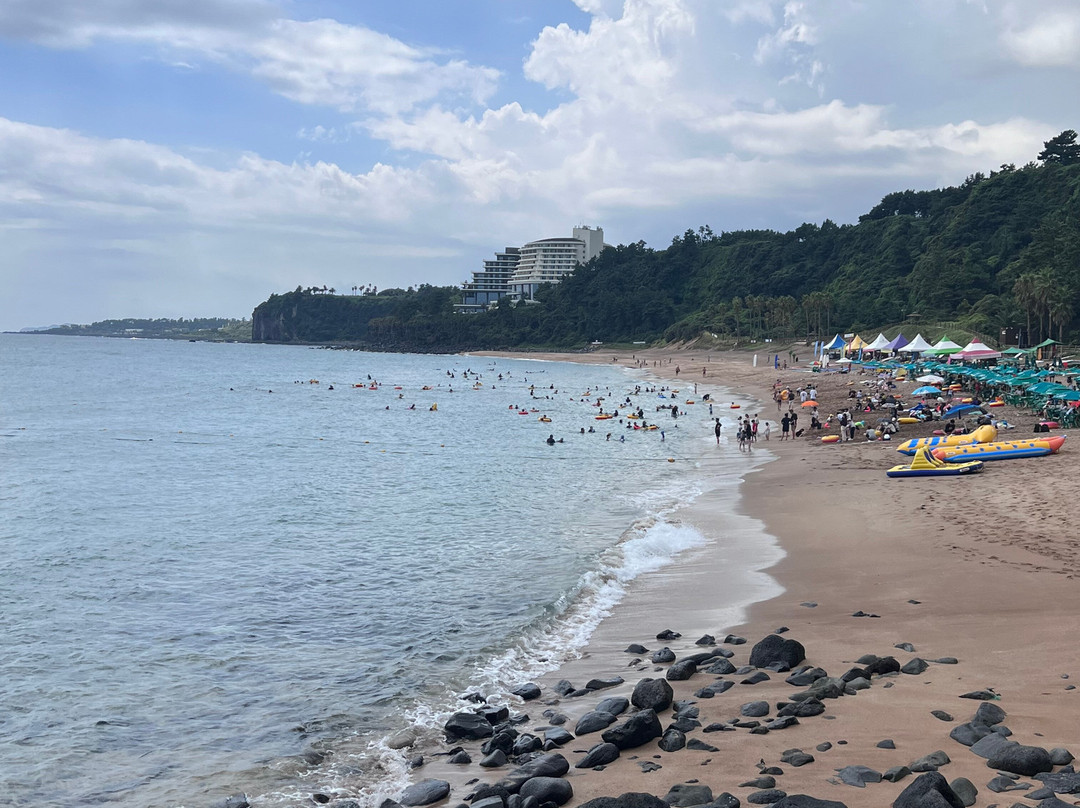 中文海水浴场-西归浦市必去景点