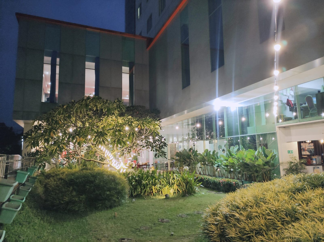 Hotel Horison Nindya Semarang主图