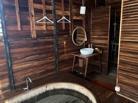 坎配门山林小屋主图