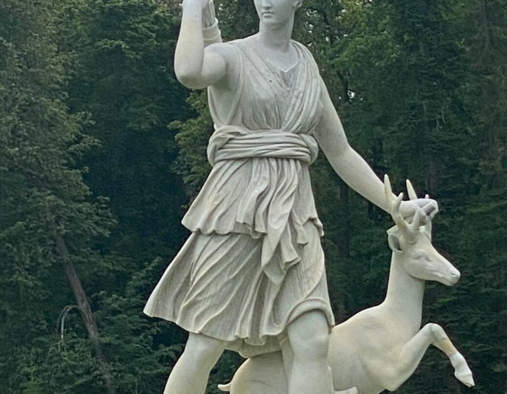 Sculpture Artemida S Lanyu-Lomonosov必去景点
