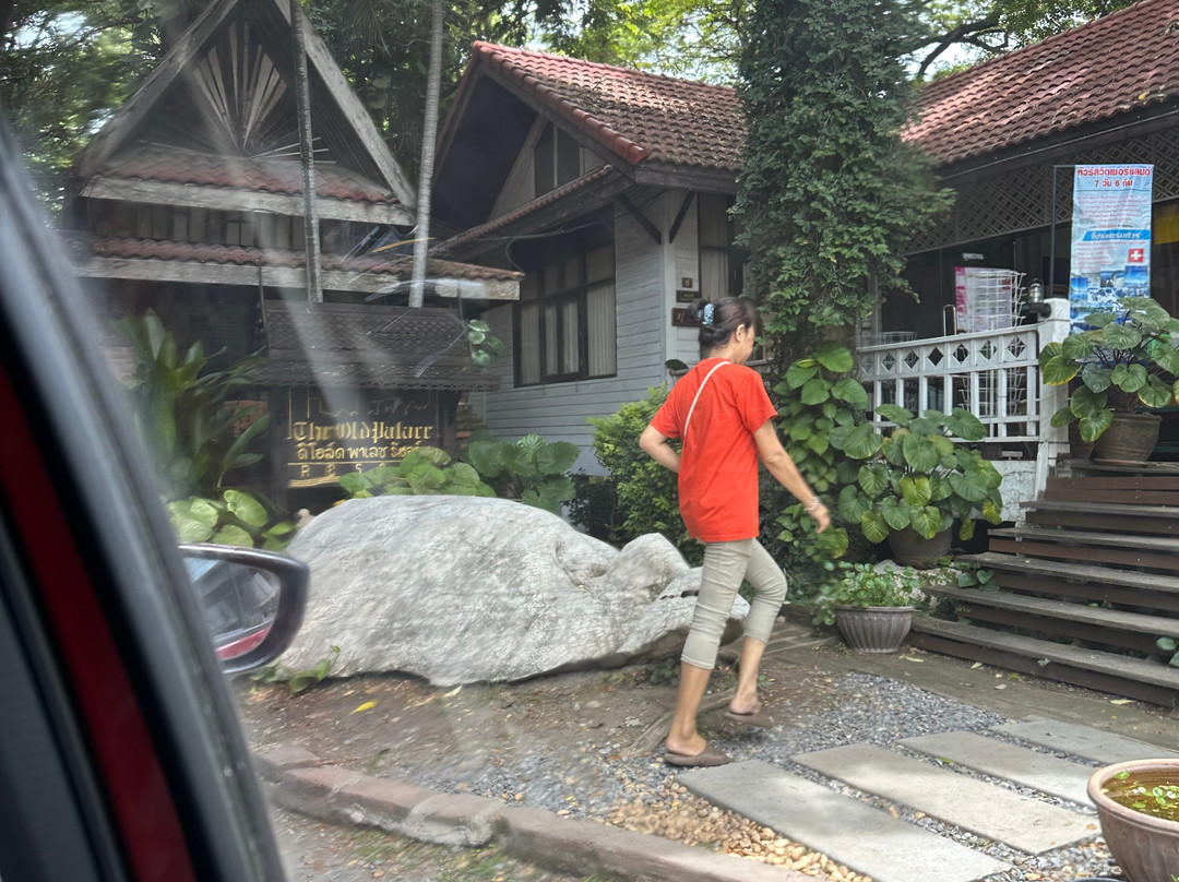 旧皇宫度假村酒店主图